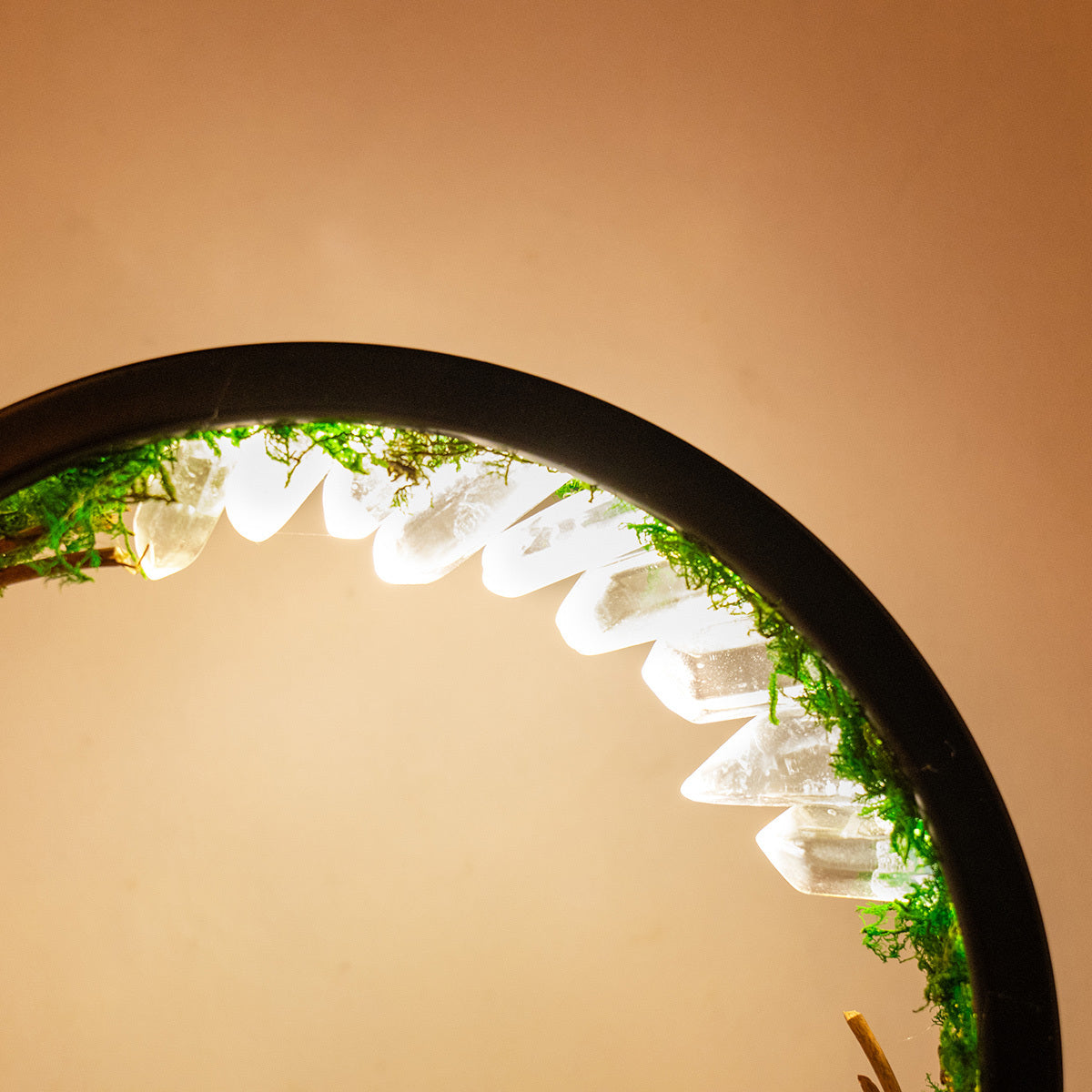 Luminária LED Recarrregável com Cristal Natural