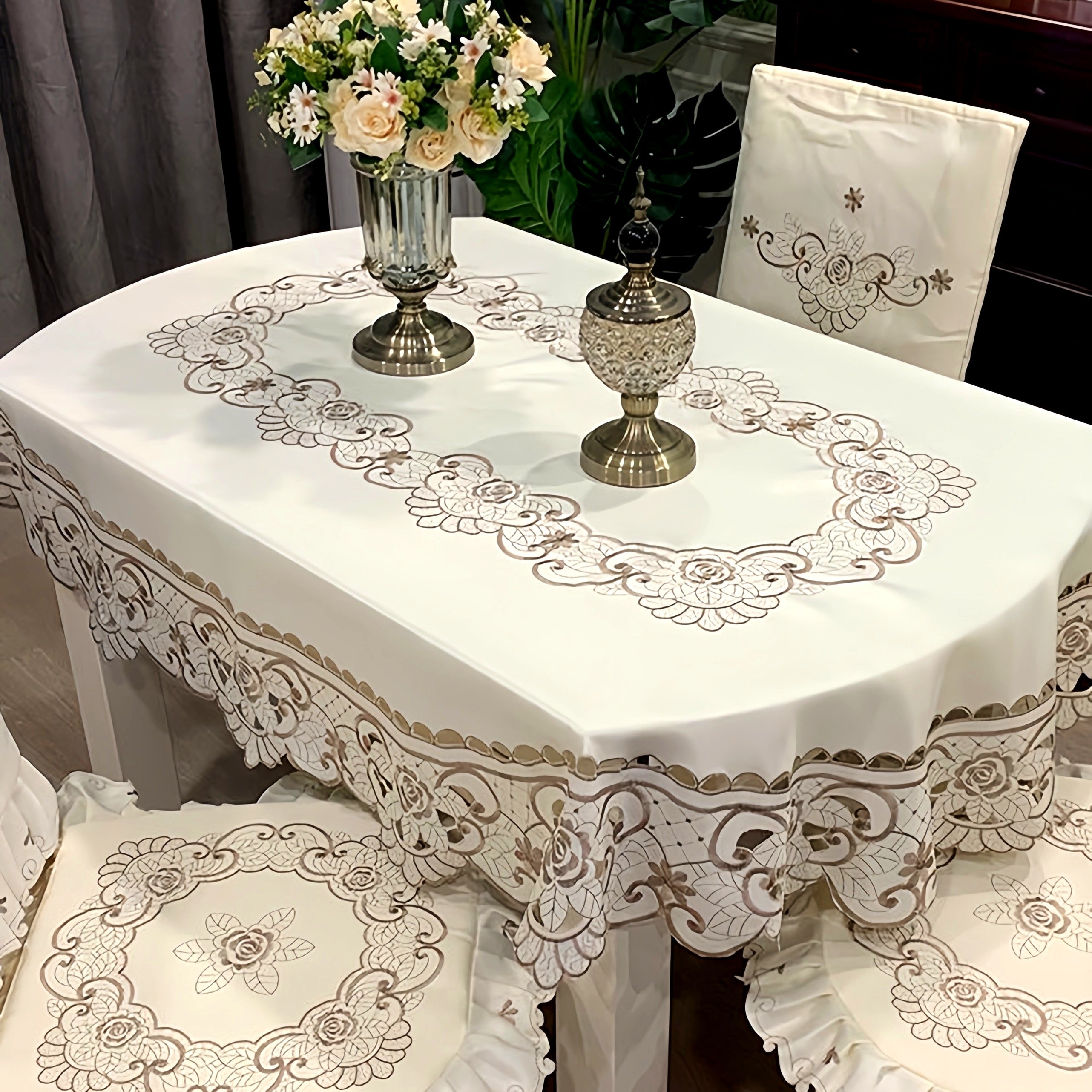 Toalha de Mesa Oval Bordada Design Europeu