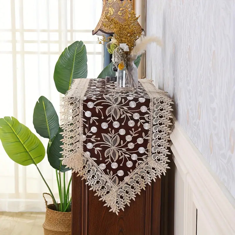 Caminho de Mesa Branco em Organza