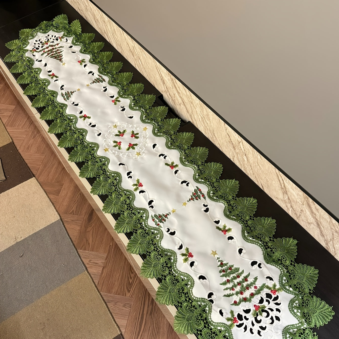 Caminho de Mesa Natalino Pinheiro Renda Escalope