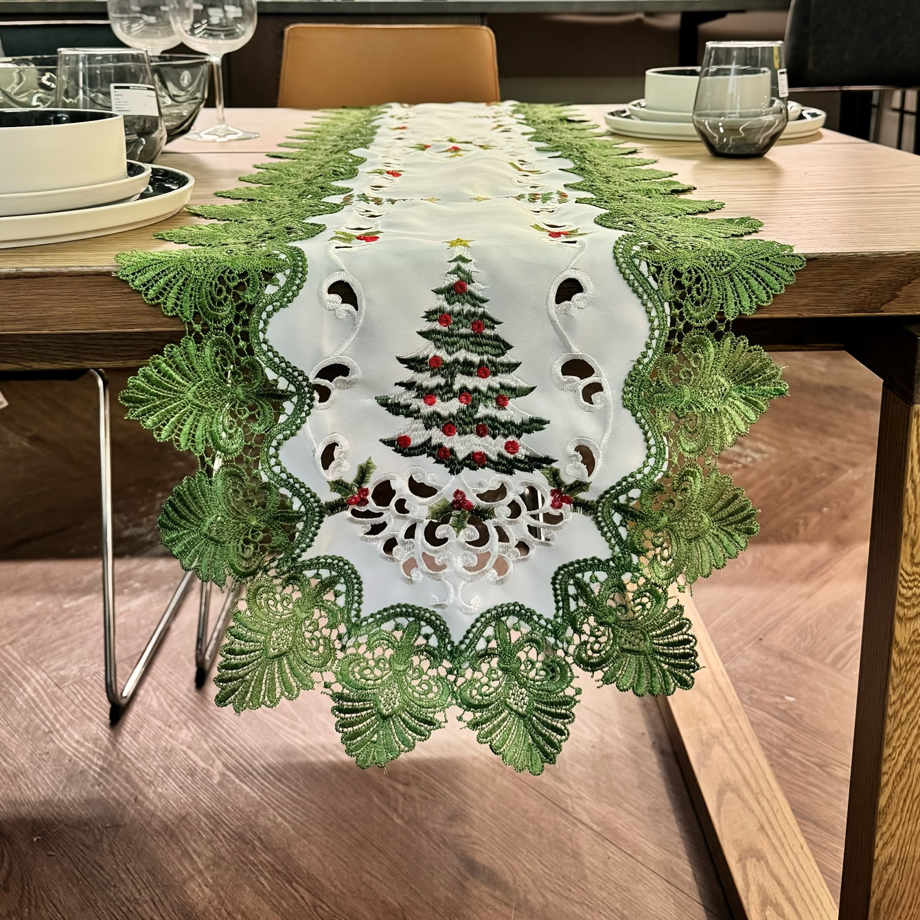 Caminho de Mesa Natalino Pinheiro Renda Escalope