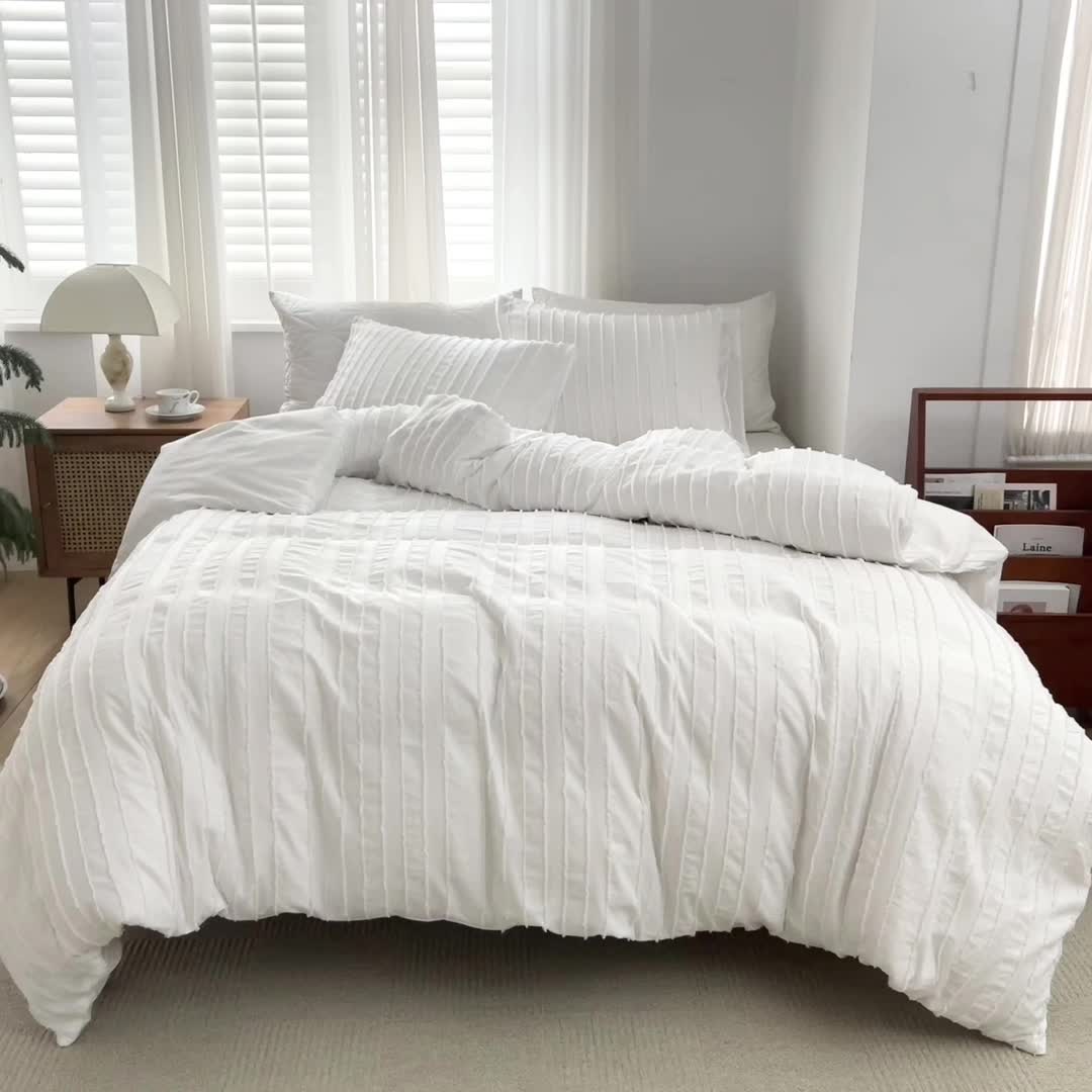 Jogo de Cama Listrado com Bordado Elegante