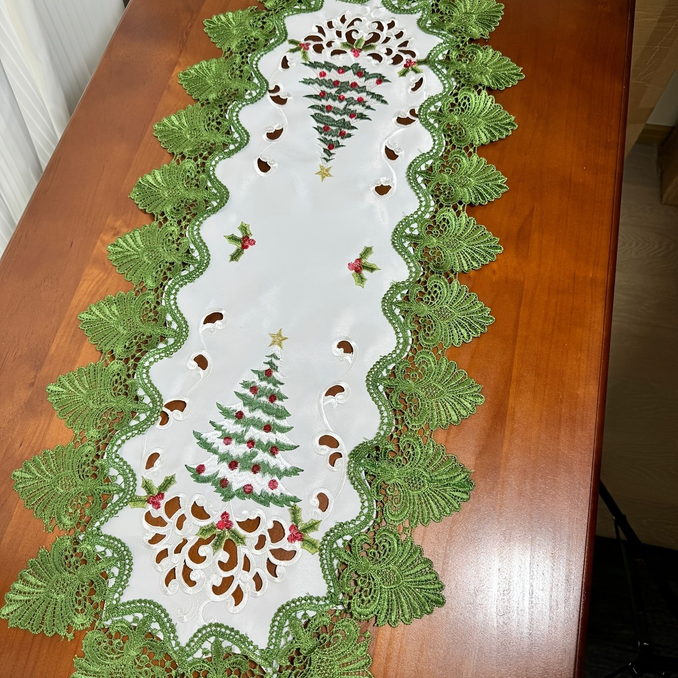 Caminho de Mesa Natalino Pinheiro Renda Escalope