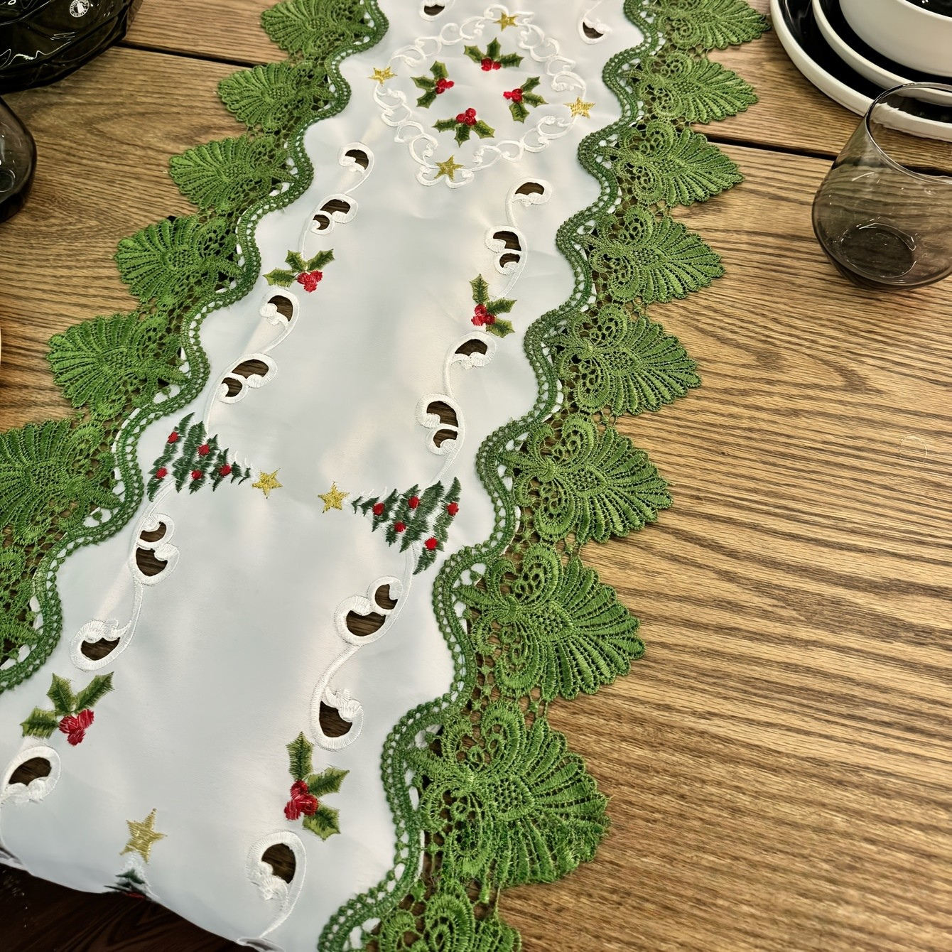Caminho de Mesa Natalino Pinheiro Renda Escalope