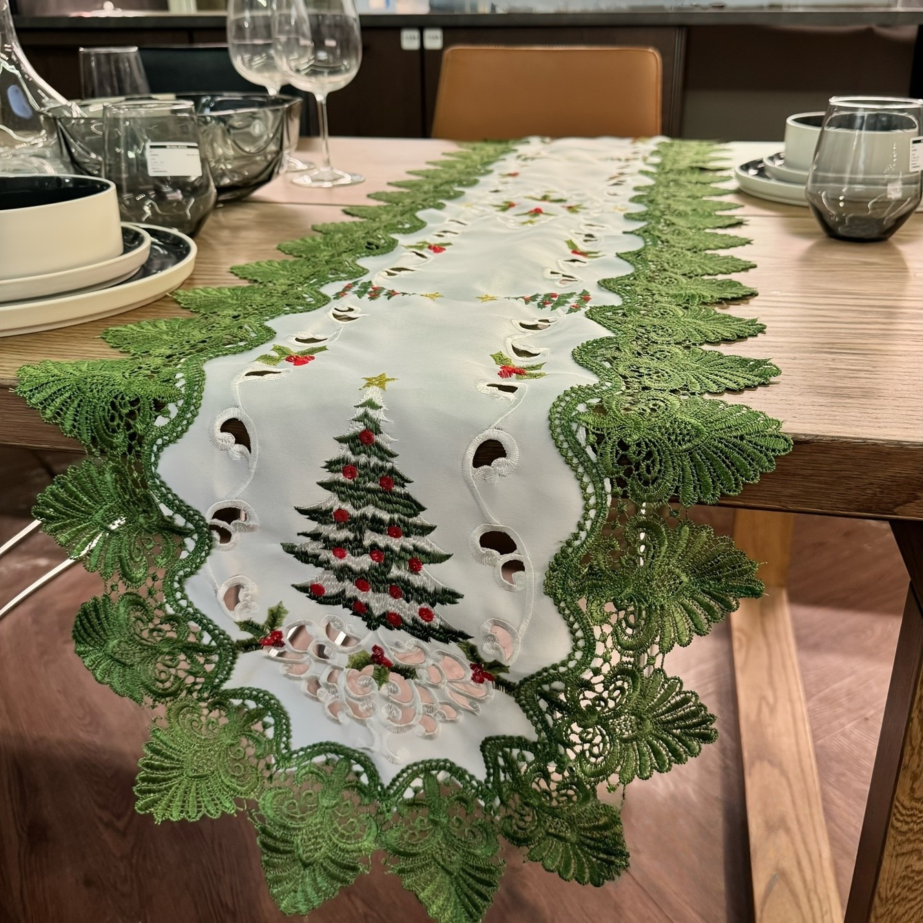 Caminho de Mesa Natalino Pinheiro Renda Escalope