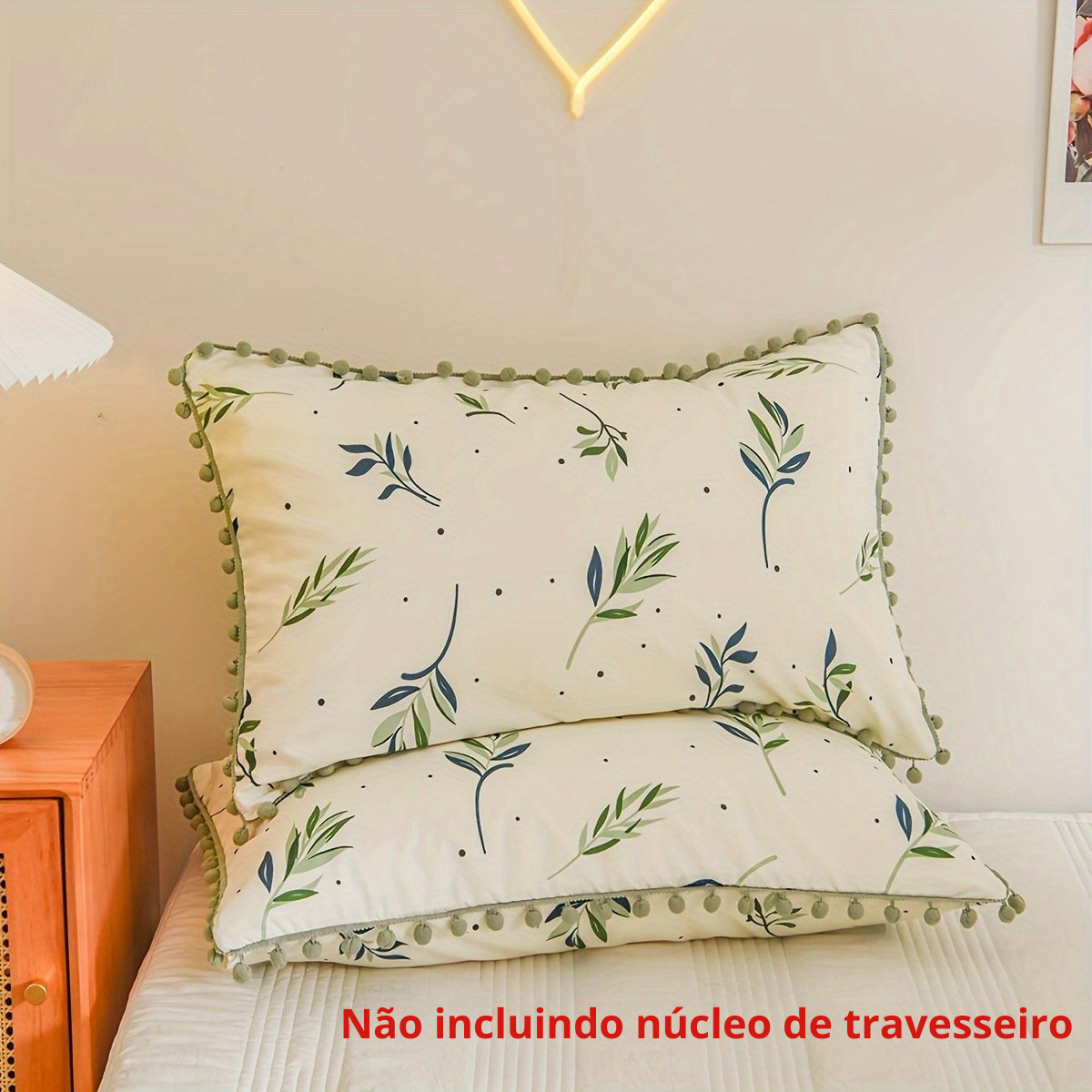 Jogo de Cama Floral com Pompons Delicados