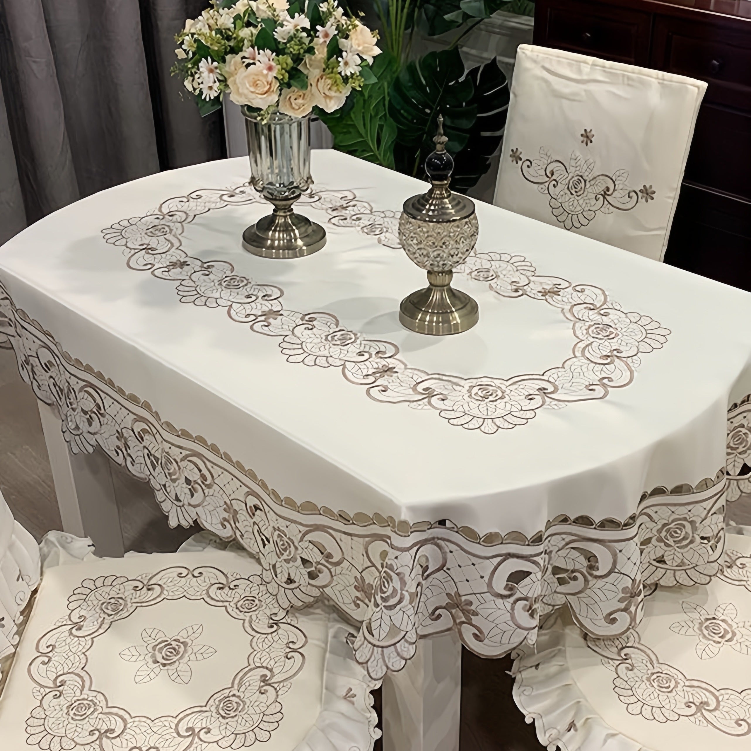 Toalha de Mesa Oval Bordada Design Europeu