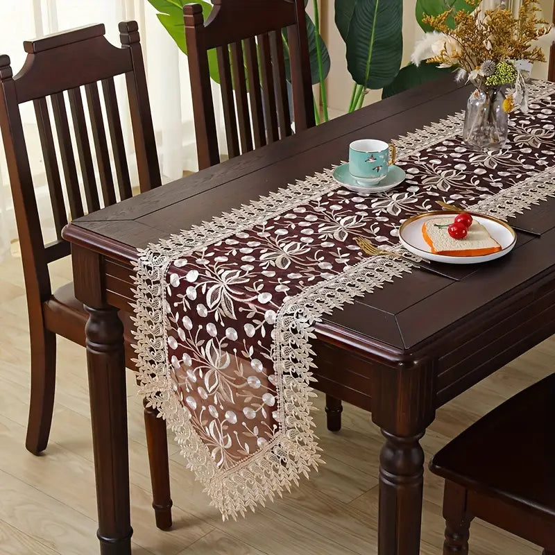 Caminho de Mesa Branco em Organza